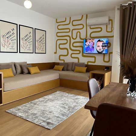 Flora Apartments Sarandë Buitenkant foto