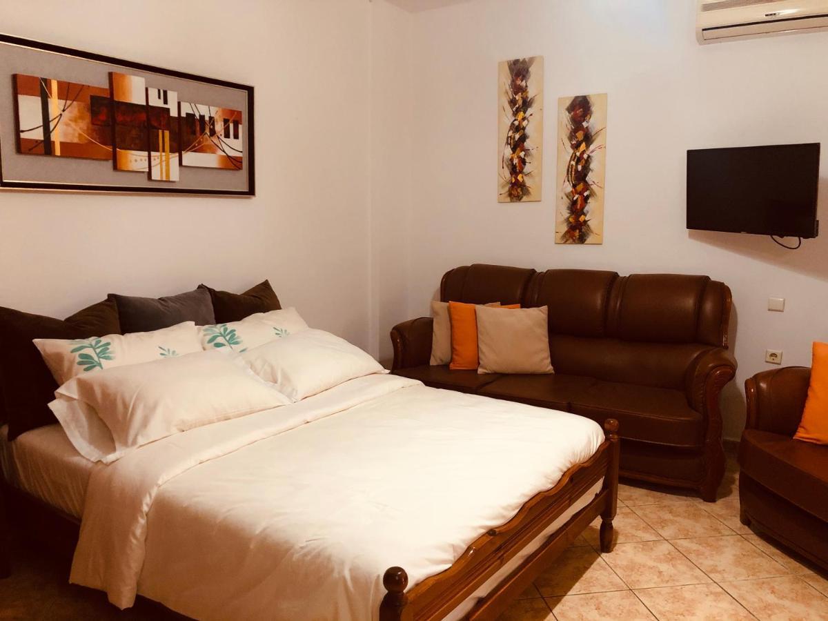 Flora Apartments Sarandë Buitenkant foto