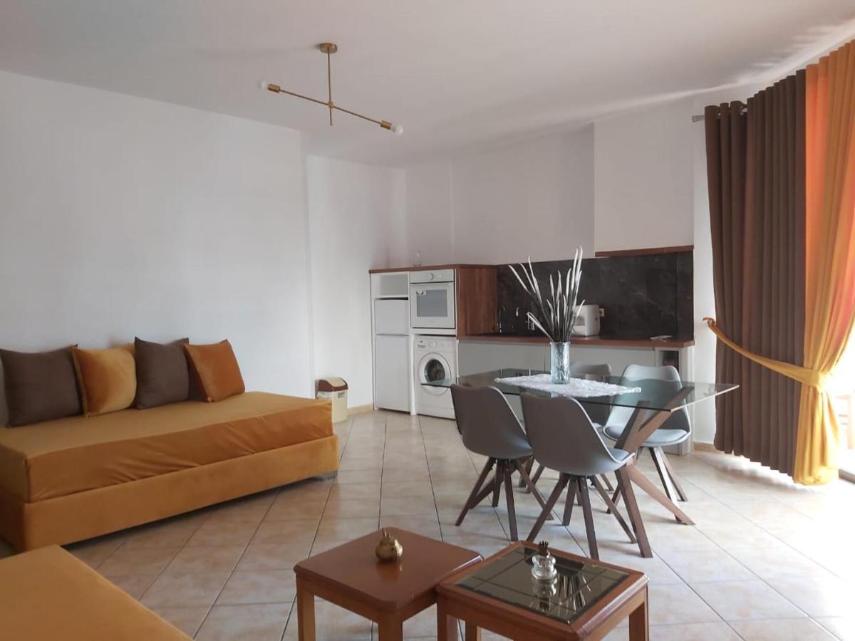 Flora Apartments Sarandë Buitenkant foto