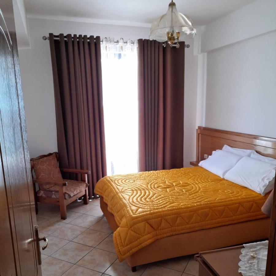Flora Apartments Sarandë Buitenkant foto