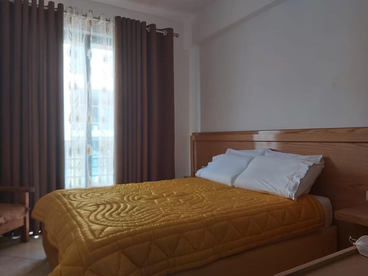 Flora Apartments Sarandë Buitenkant foto