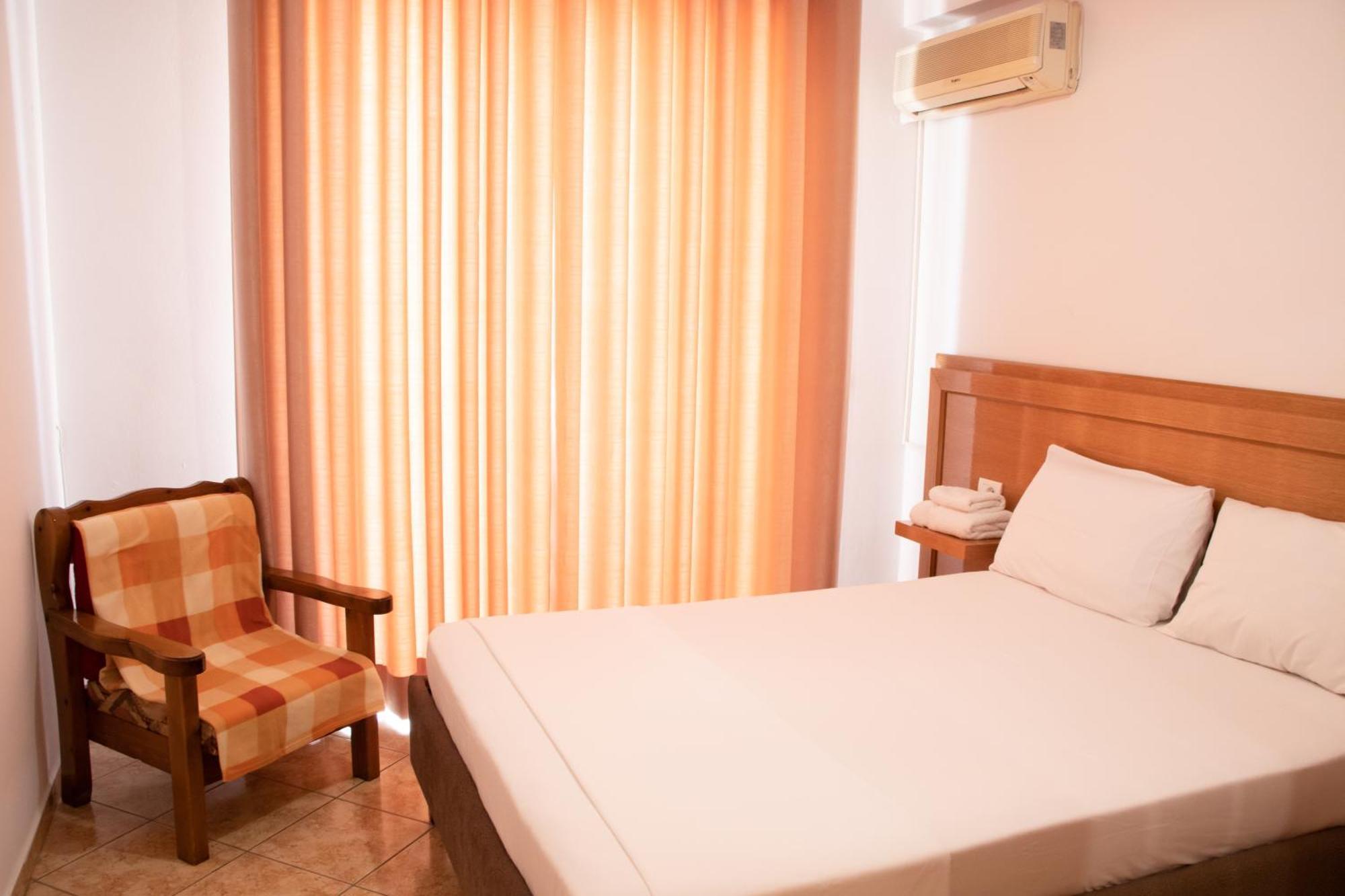 Flora Apartments Sarandë Buitenkant foto