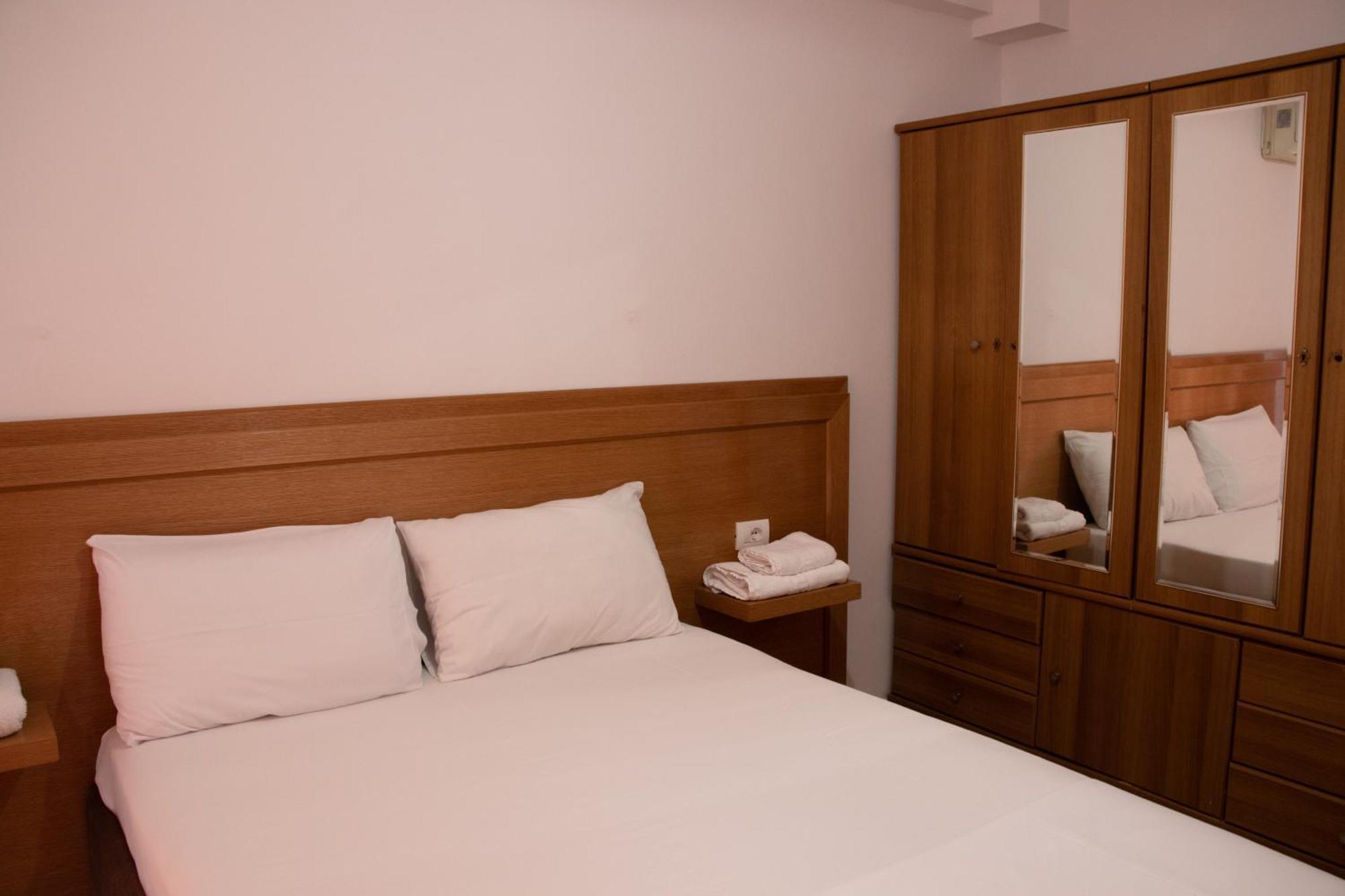 Flora Apartments Sarandë Buitenkant foto