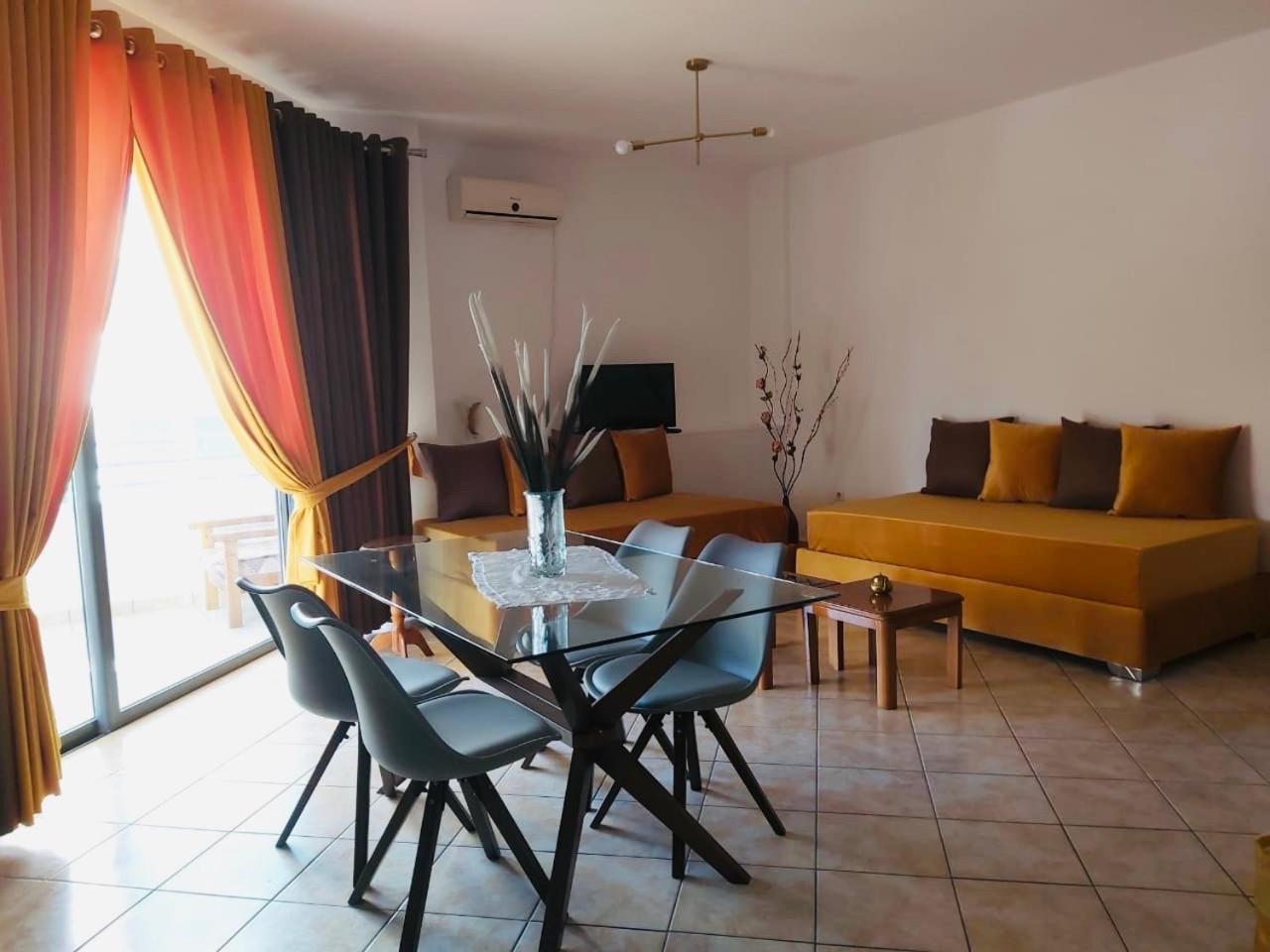 Flora Apartments Sarandë Buitenkant foto