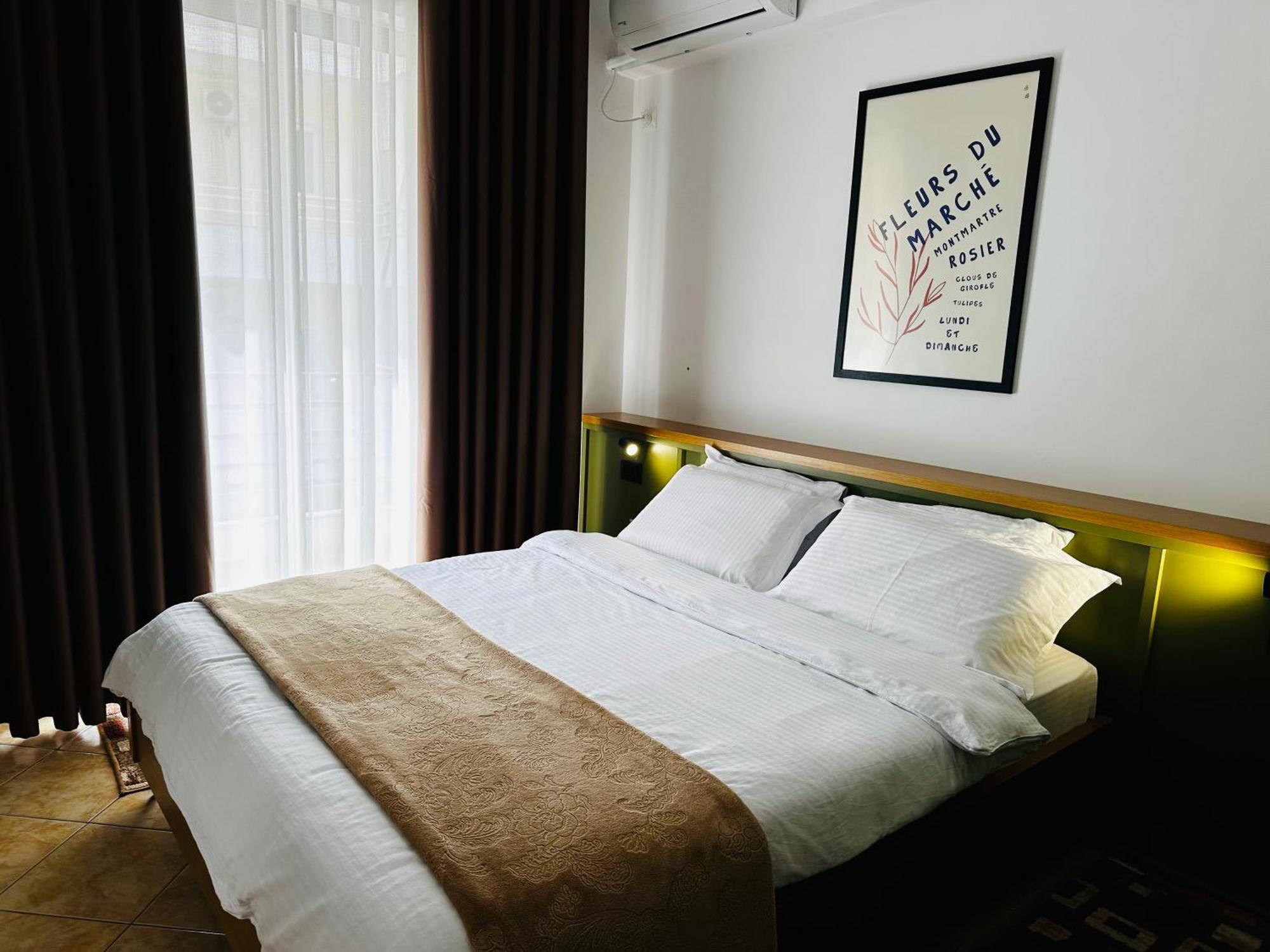 Flora Apartments Sarandë Buitenkant foto