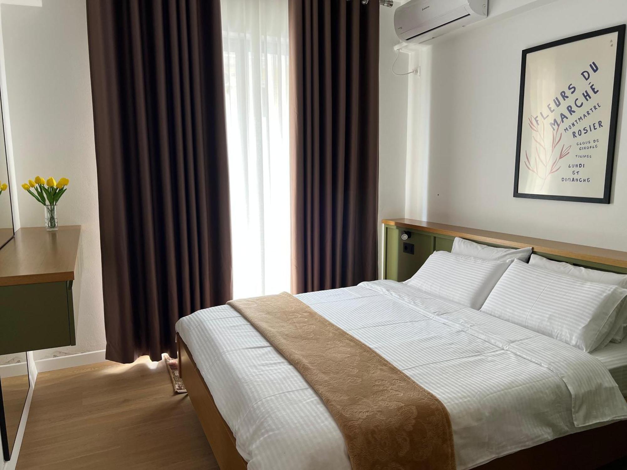 Flora Apartments Sarandë Buitenkant foto