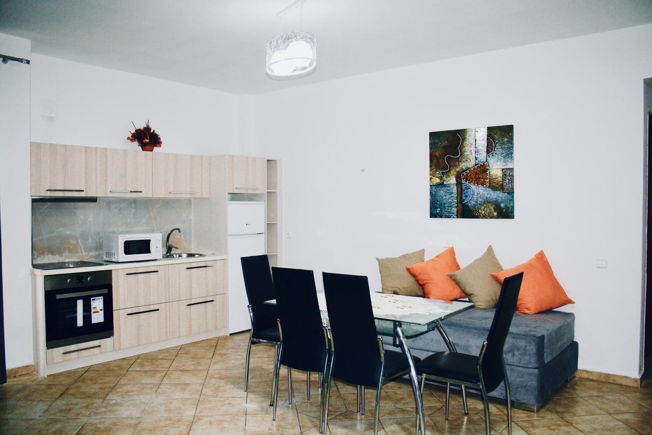 Flora Apartments Sarandë Buitenkant foto