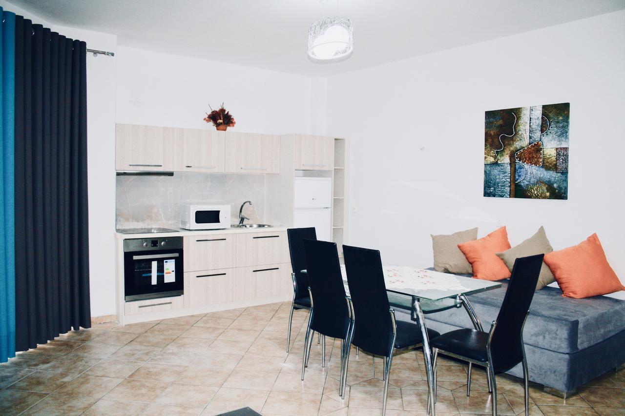 Flora Apartments Sarandë Buitenkant foto
